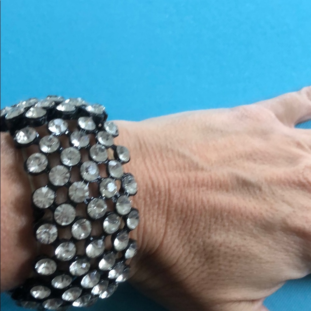 Elastic cuff- studded bracelet